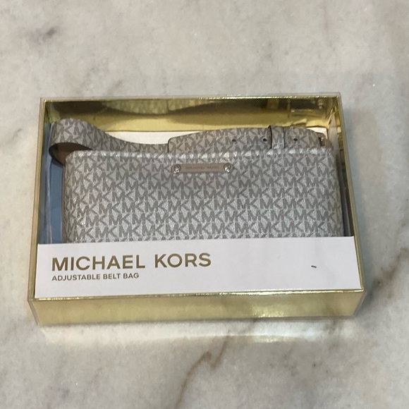 🔸NWT🔸Michael Kors Adjustable Waist belt Bag- silver/grey size S/M - Picture 3 of 15